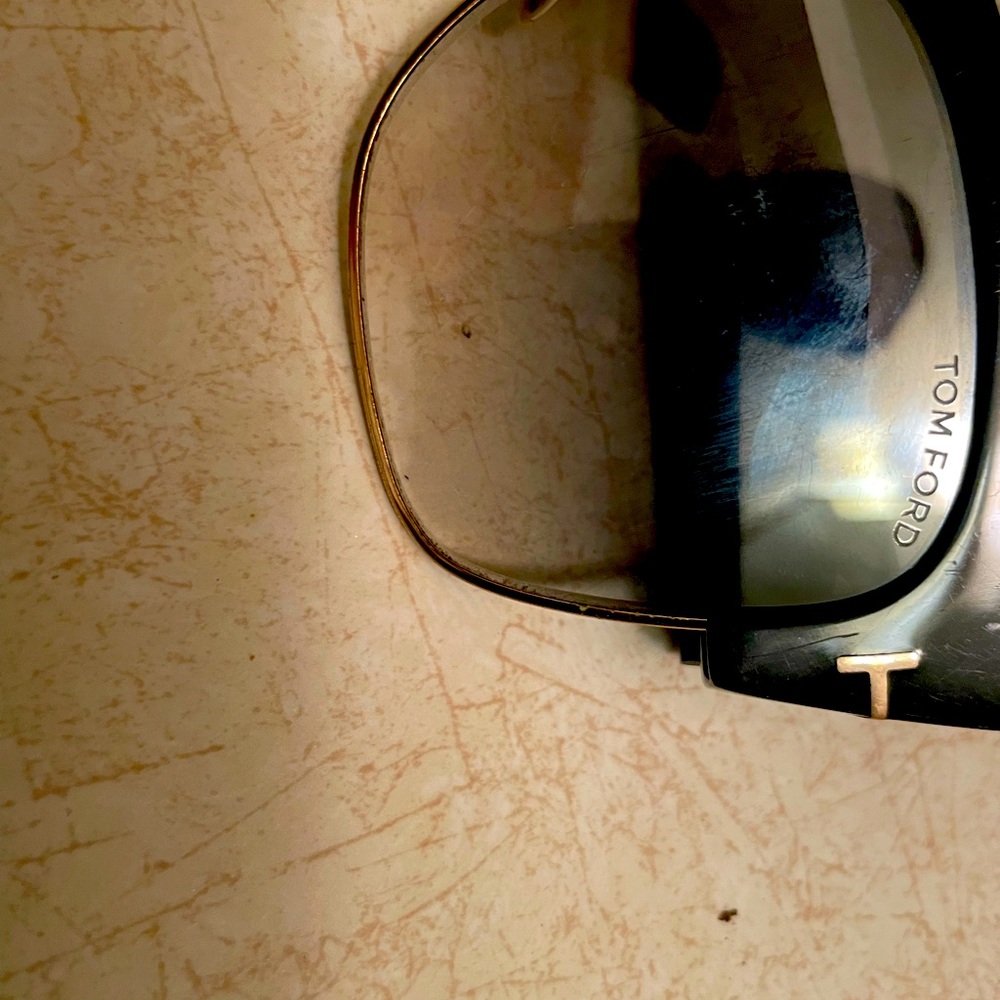 WOMANS TOM FORD SHADES !! USED MOVING NO LONGER NEEDS ! GF BOUGHT ALL NEW SHADES